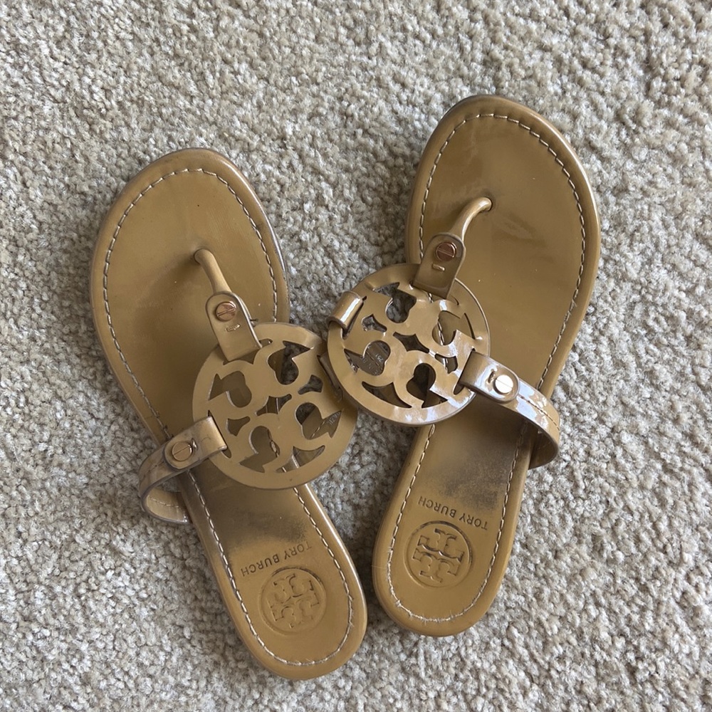 Tory Burch 7 beige sandals